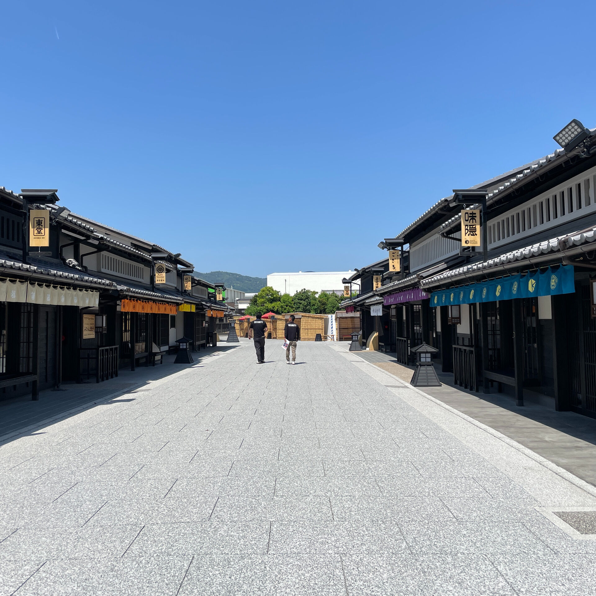 先日は京都の某名所内のお店に防犯カメラの取り付けに行ってきま