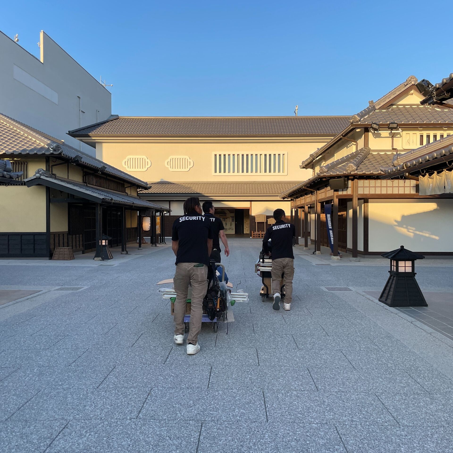 先日は京都の某名所内のお店に防犯カメラの取り付けに行ってきま